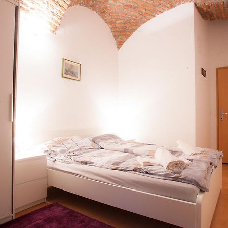 Guest House Nokturno Zagreb Quarto foto